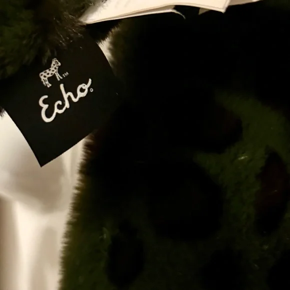 Echo Green Faux Fur Leopard Print Scarf - Picture 6 of 6